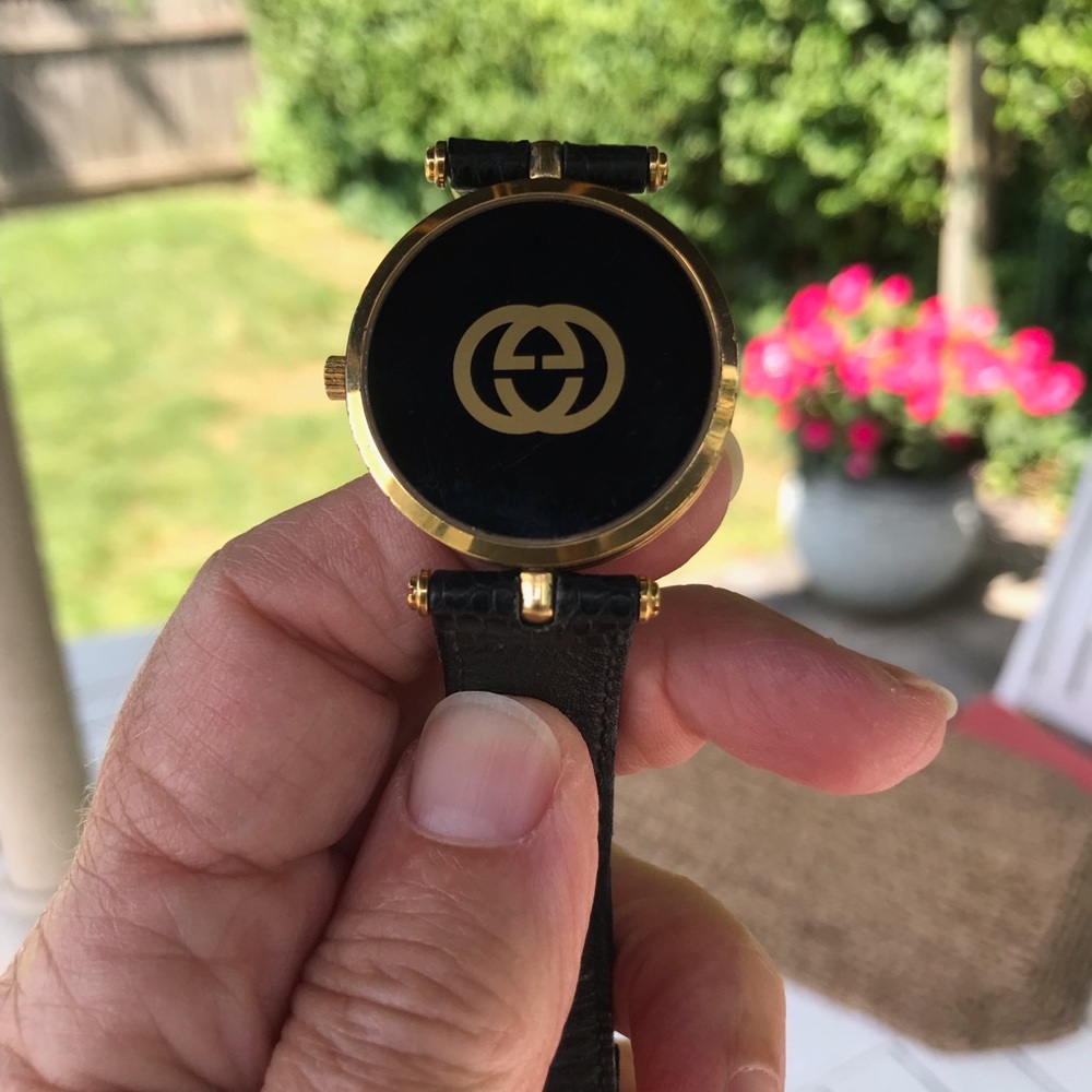 Authentic Vintage Gucci Black Enamel Watch - Picture 5 of 7